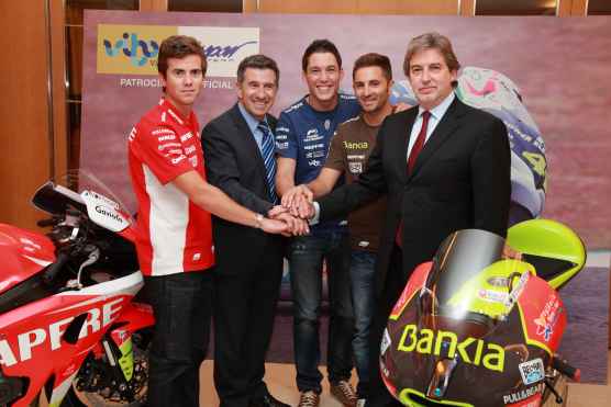 Los pilotos de Aspar Team y Vibo Viajes presentan el patrocinio del Mundial de Motociclismo